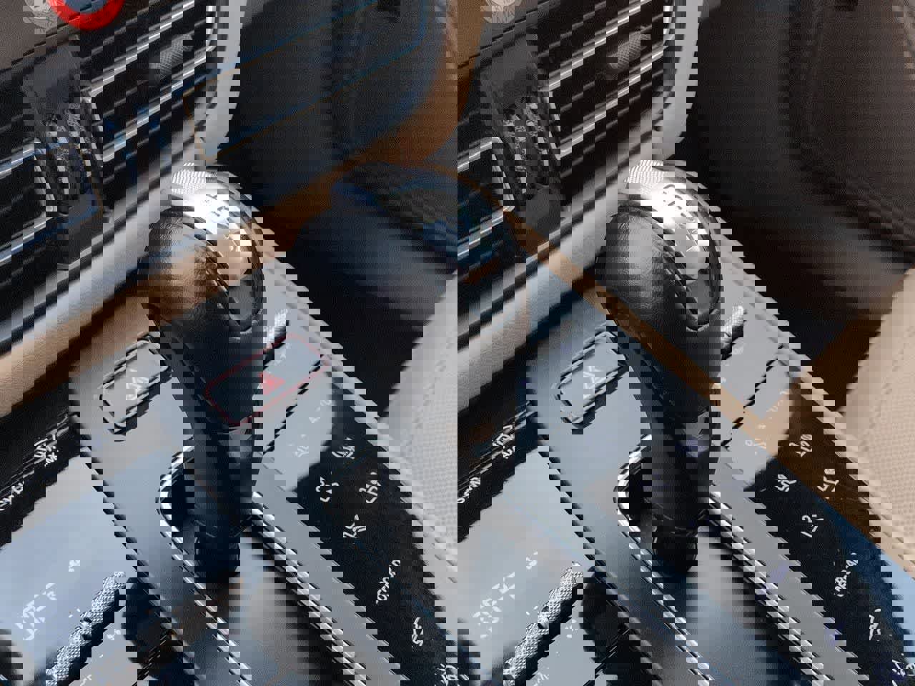 Used 2023 Porsche Macan Turbo image 33