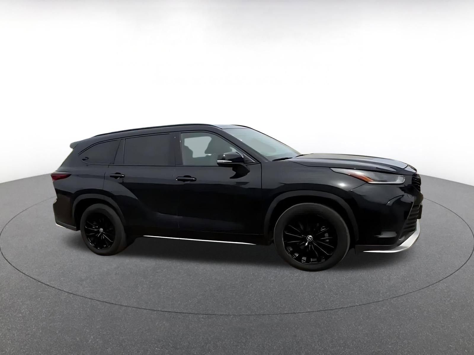 Used 2025 Toyota Highlander XSE video 2