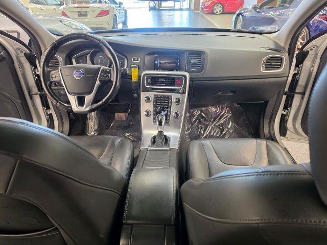 Used 2017 Volvo V60 T5 Cross Country w/ Climate Package AWD/4WD image 10