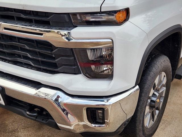 Used 2024 Chevrolet Silverado 2500 LT w/ Texas Edition image 6