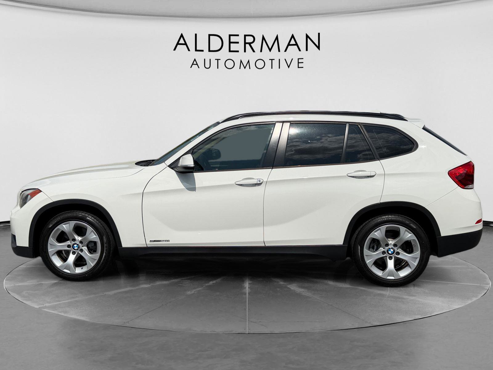 Used 2014 BMW X1 sDrive28i image 2