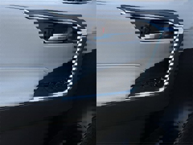 Used 2020 Toyota RAV4 XLE image 23