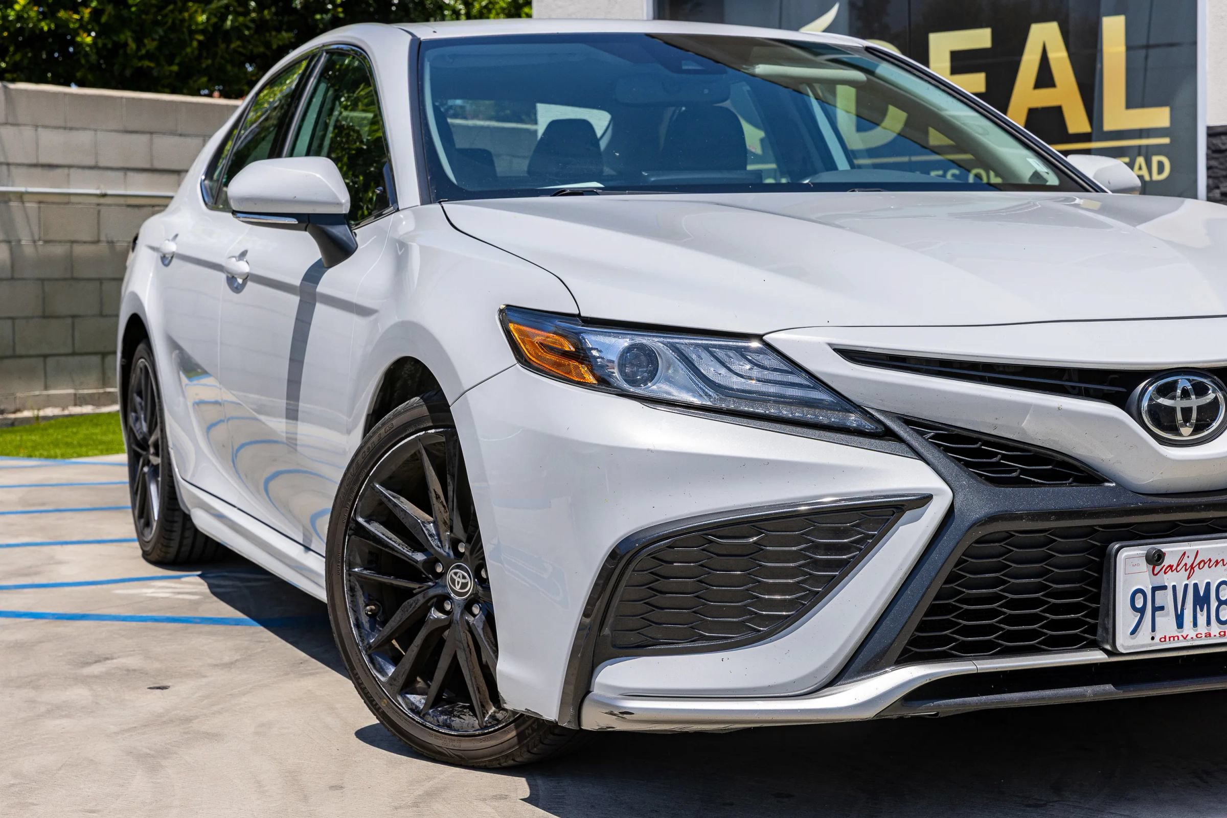 Used 2023 Toyota Camry XSE FWD image 3