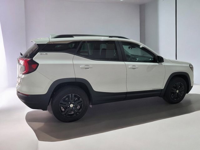 Used 2023 GMC Terrain SLE image 21