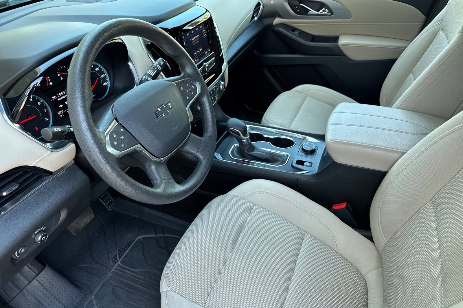 Used 2022 Chevrolet Traverse LS w/ Midnight/Sport Edition image 9