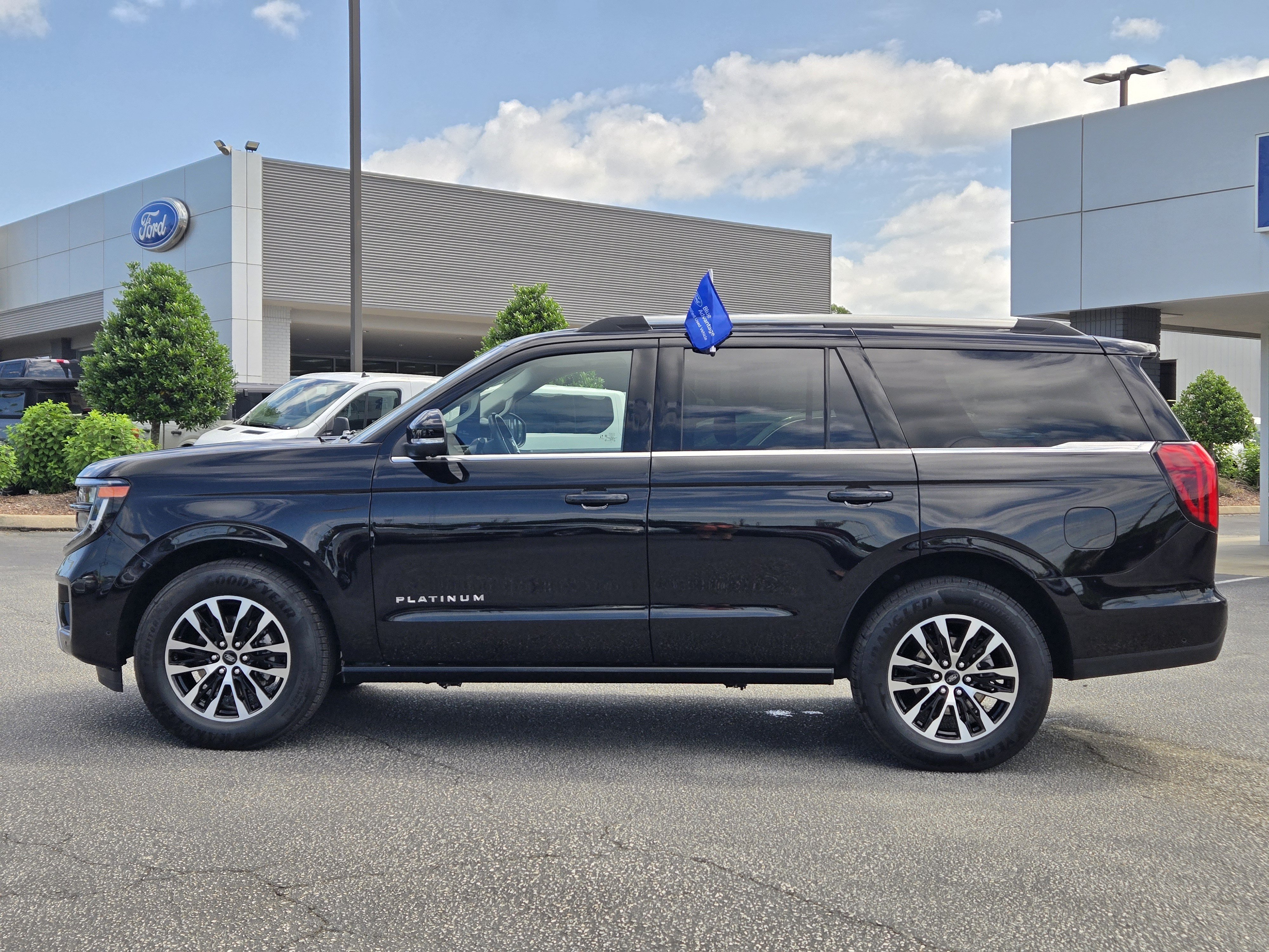 Certified 2025 Ford Expedition Platinum AWD/4WD image 13