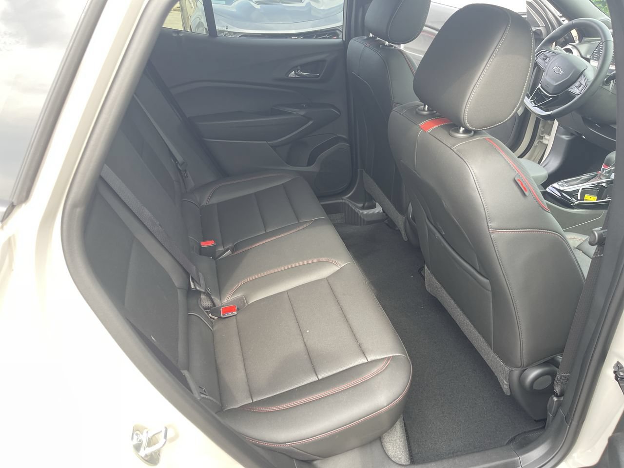 Used 2026 Chevrolet Trax RS w/ Sunroof Package FWD image 26
