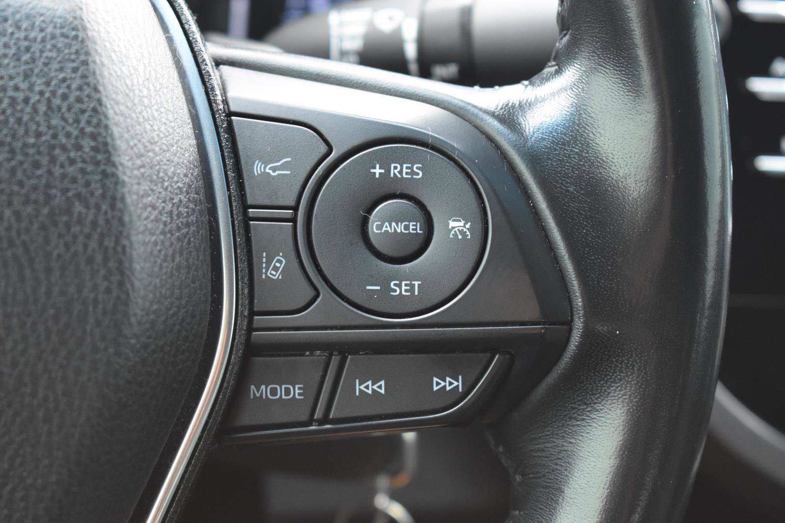 Used 2020 Toyota Camry SE FWD image 8