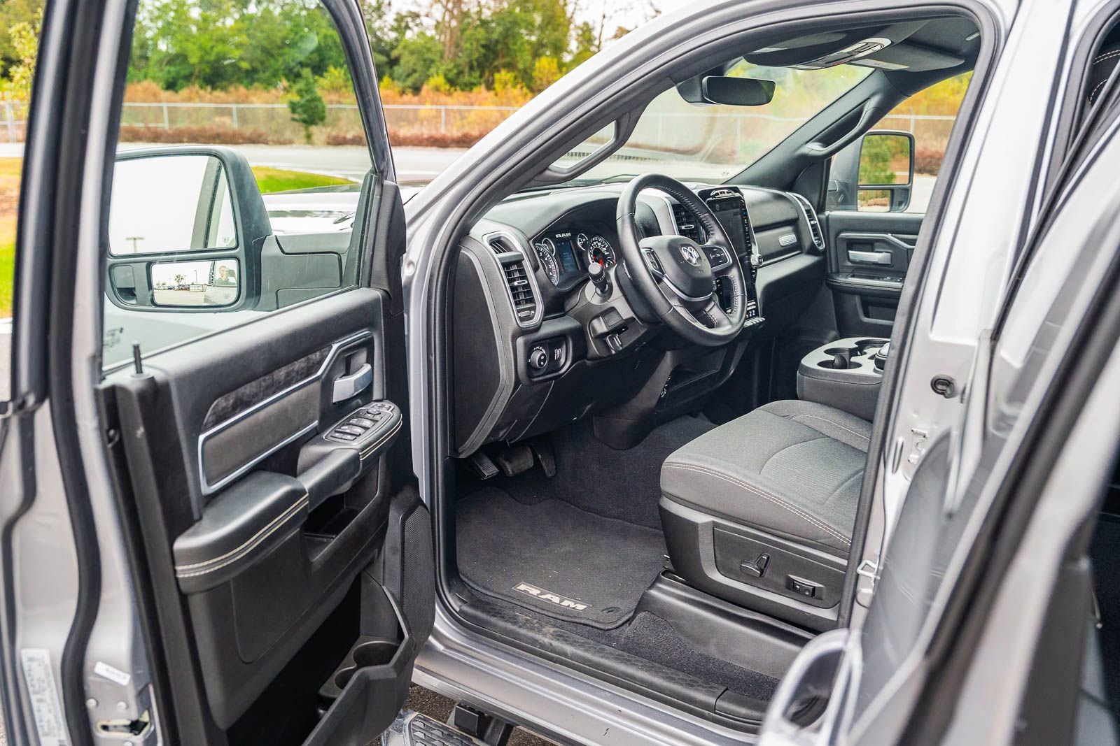 Used 2024 RAM 2500 Big Horn w/ Sport Appearance Package image 16