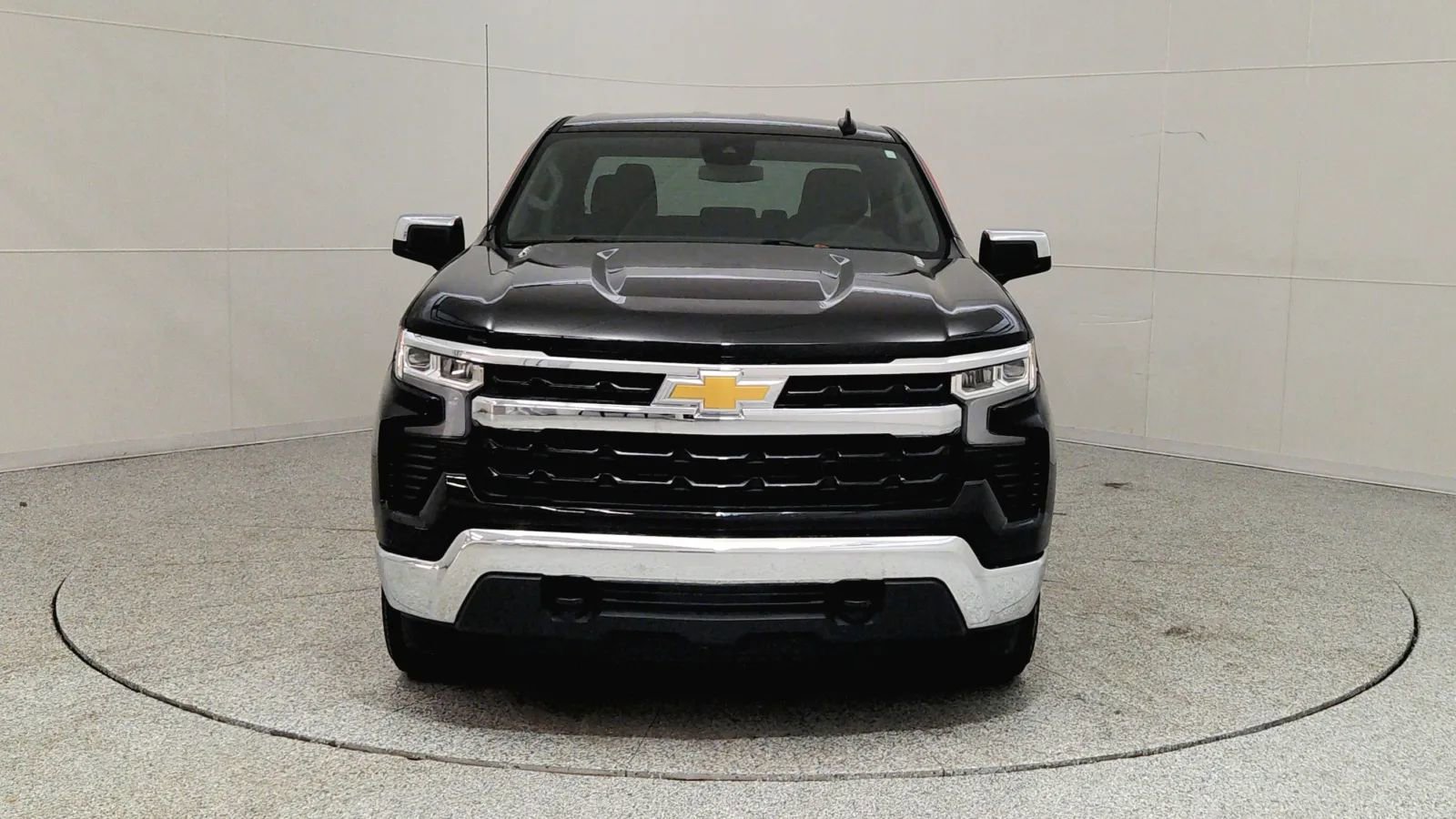 Used 2025 Chevrolet Silverado 1500 LT image 2
