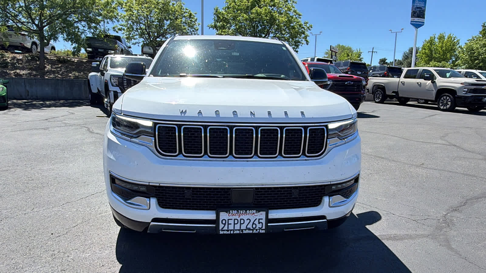 Used 2023 Jeep Wagoneer Series III w/ Preferred Equipment Group AWD/4WD image 2