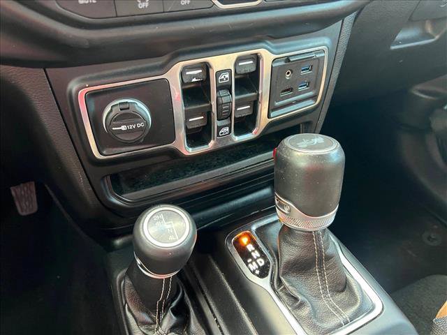 Used 2022 Jeep Wrangler Unlimited Sahara AWD/4WD image 12