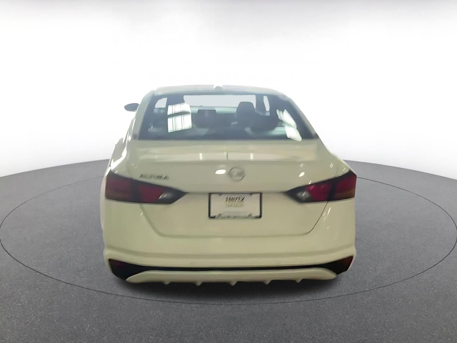 Used 2025 Nissan Altima 2.5 SV FWD image 12