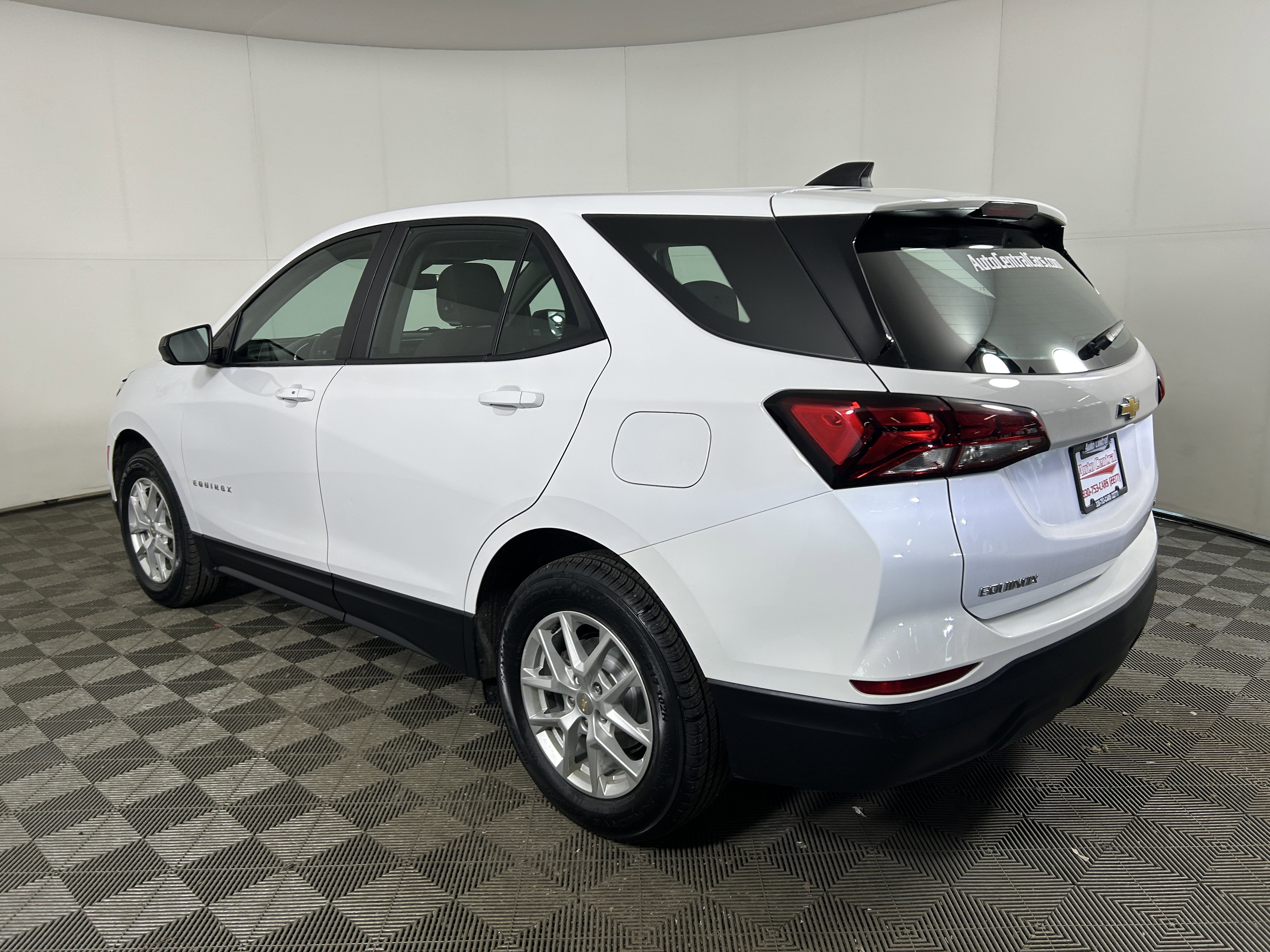 Used 2023 Chevrolet Equinox LS AWD/4WD image 7