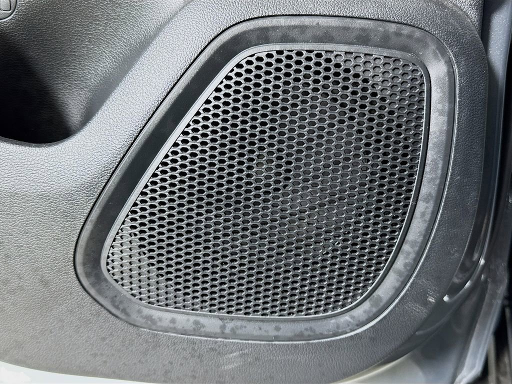 Used 2024 Hyundai Venue SEL image 24