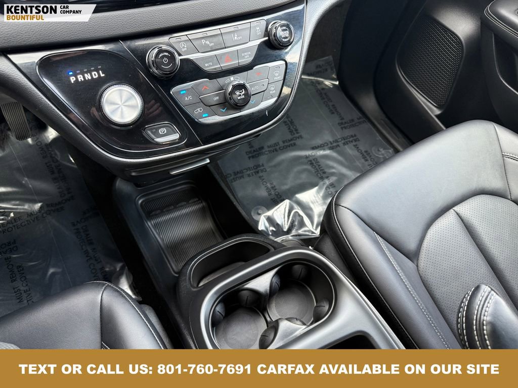 Used 2025 Chrysler Pacifica Select image 25