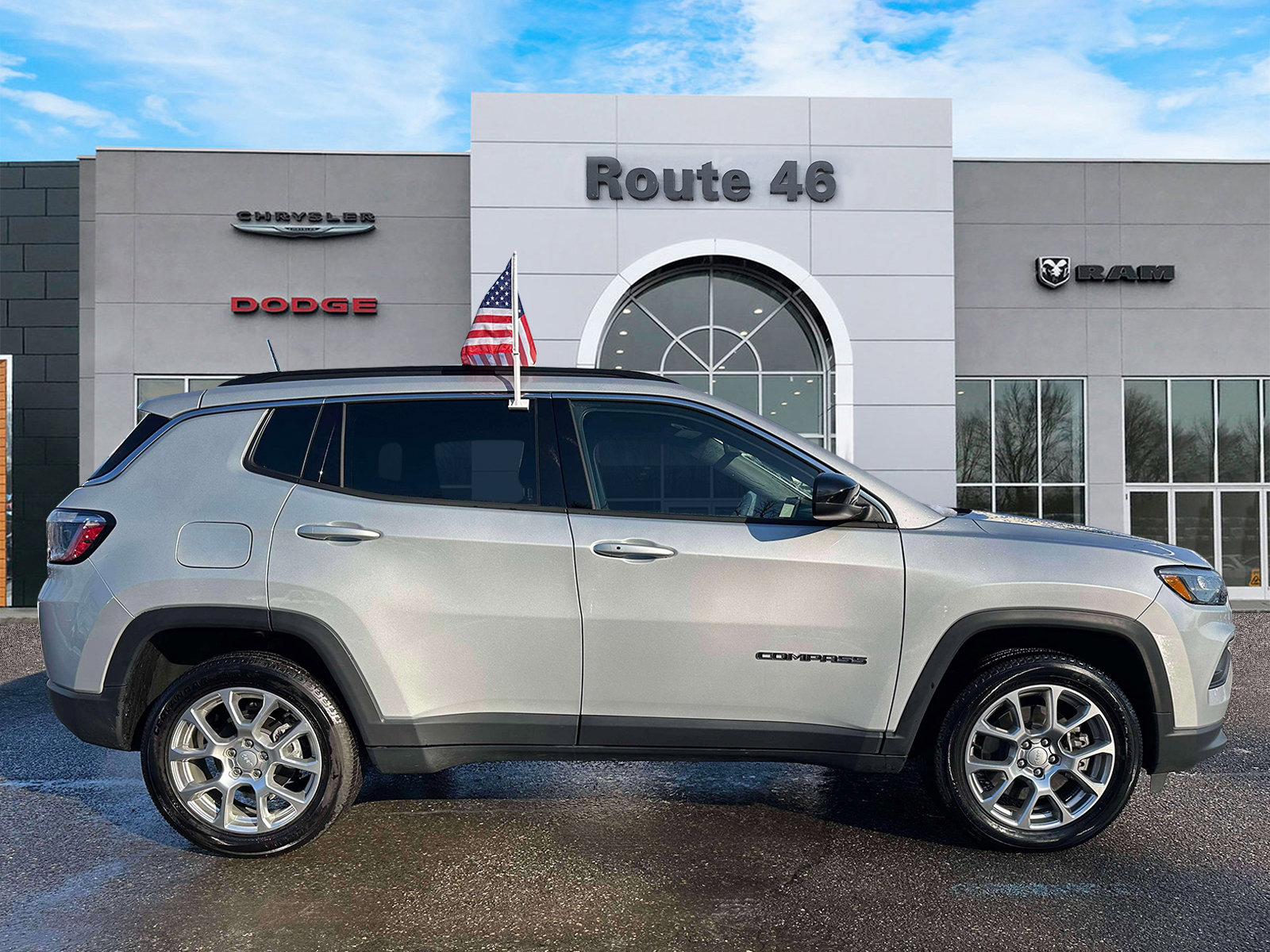 Used 2024 Jeep Compass Latitude image 6