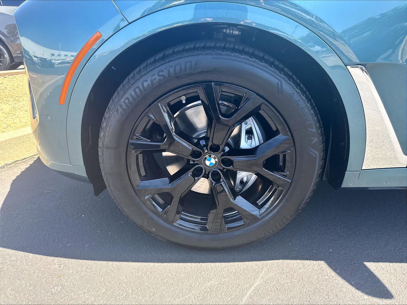 Used 2025 BMW X7 xDrive40i w/ Premium Package AWD/4WD image 37