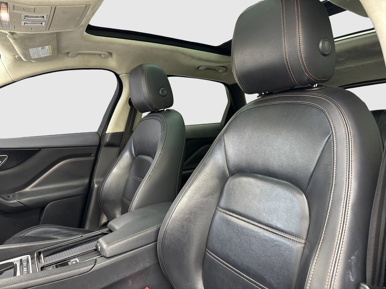 Used 2020 Jaguar F-PACE Prestige image 22