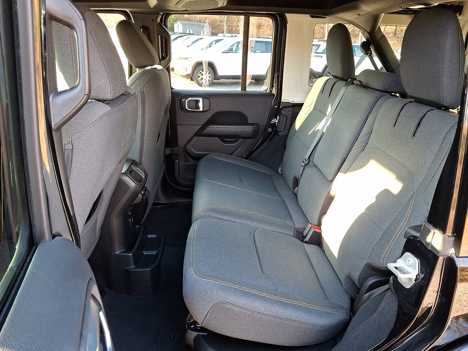 Used 2024 Jeep Wrangler Sahara w/ Safety Group image 10