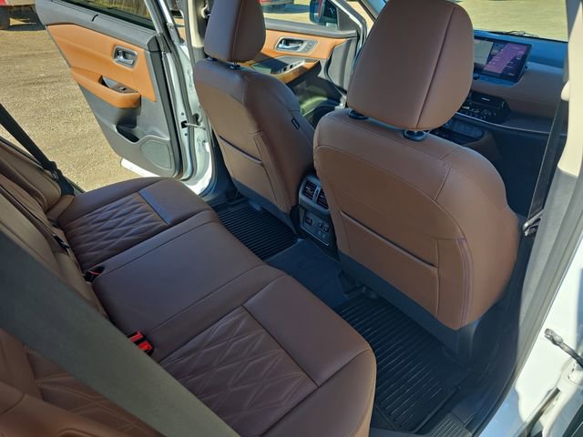 Used 2025 Nissan Rogue Platinum w/ Platinum Premium Package image 11