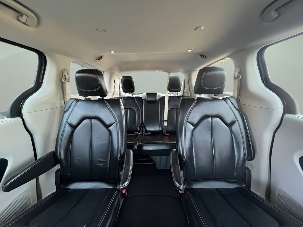 Used 2022 Chrysler Pacifica Touring-L FWD image 15