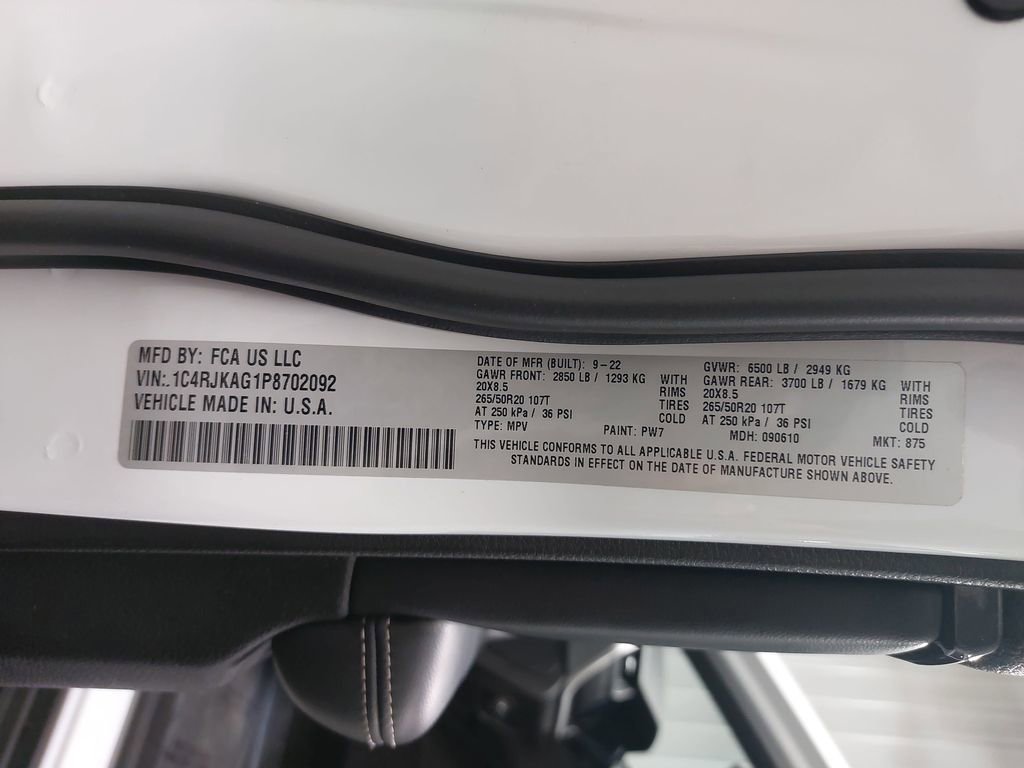 Used 2023 Jeep Grand Cherokee L Laredo image 38