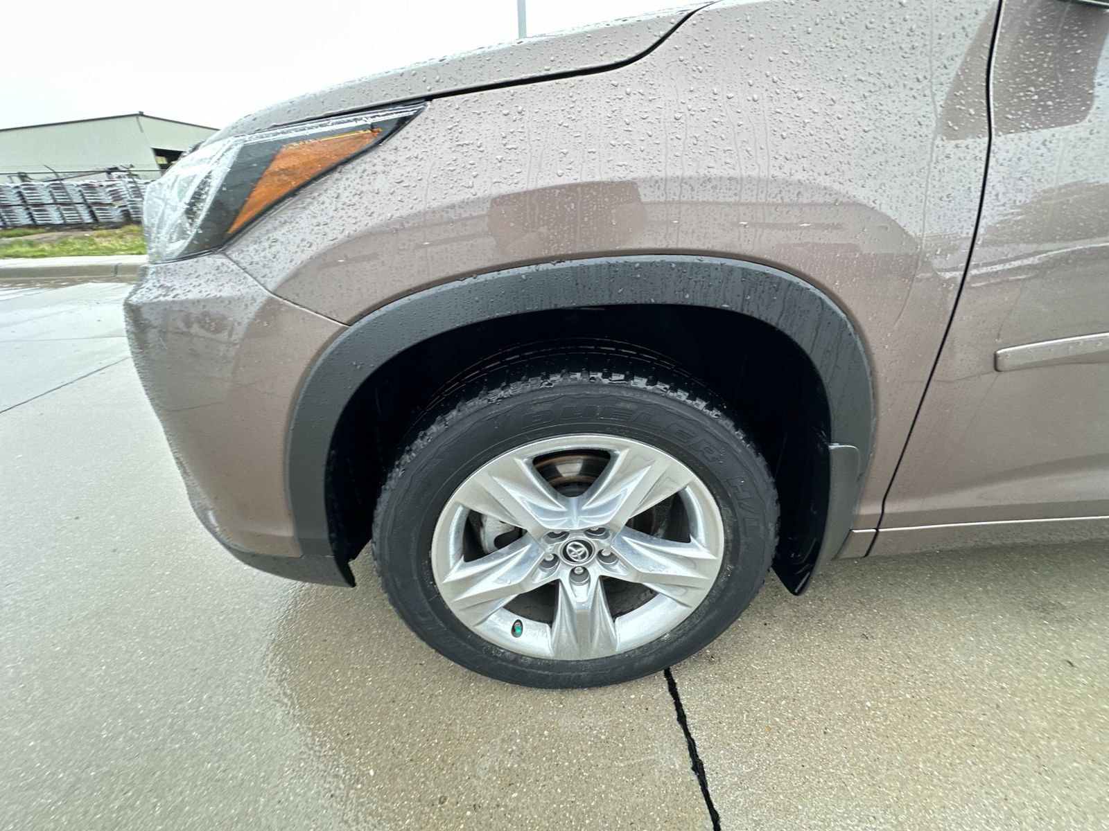 Used 2017 Toyota Highlander Limited AWD/4WD image 33