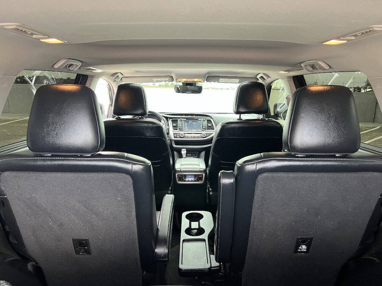Used 2018 Toyota Highlander SE w/ Protection Package #3 AWD/4WD image 24