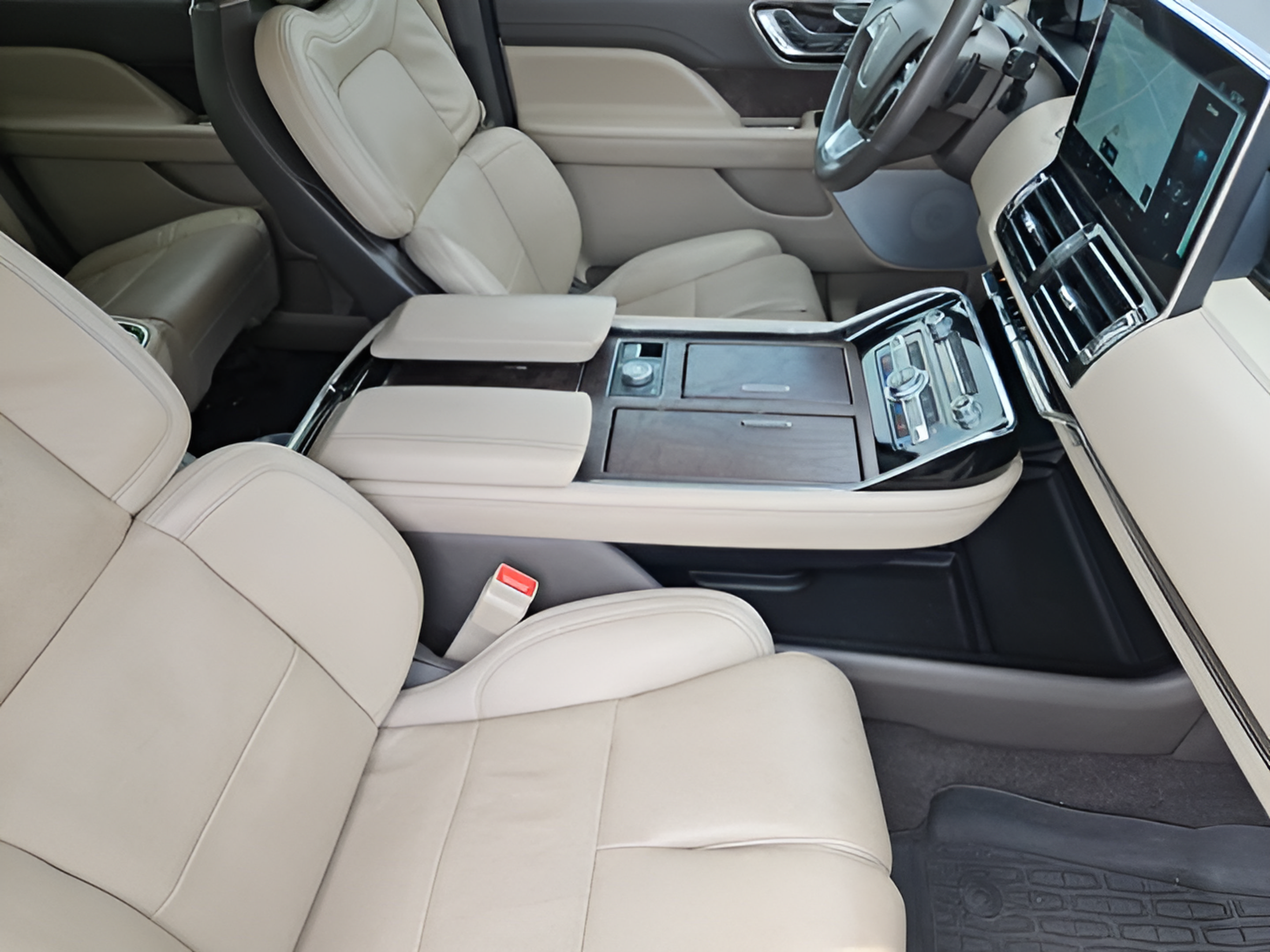 Certified 2024 Lincoln Navigator L Reserve AWD/4WD image 12