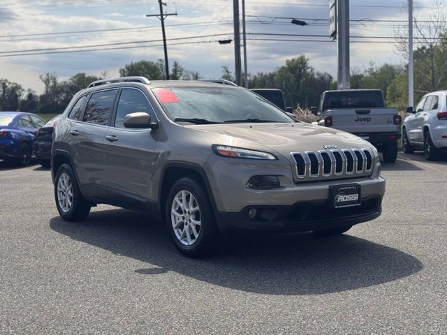 Used 2016 Jeep Cherokee Latitude AWD/4WD image 1