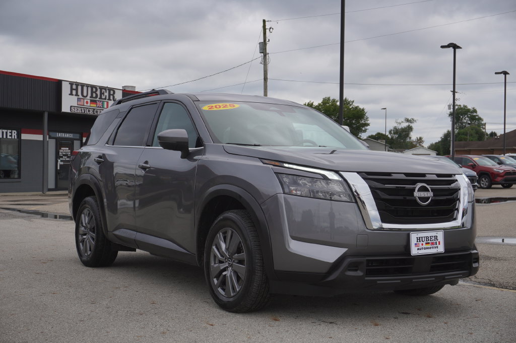Used 2025 Nissan Pathfinder SV AWD/4WD image 9