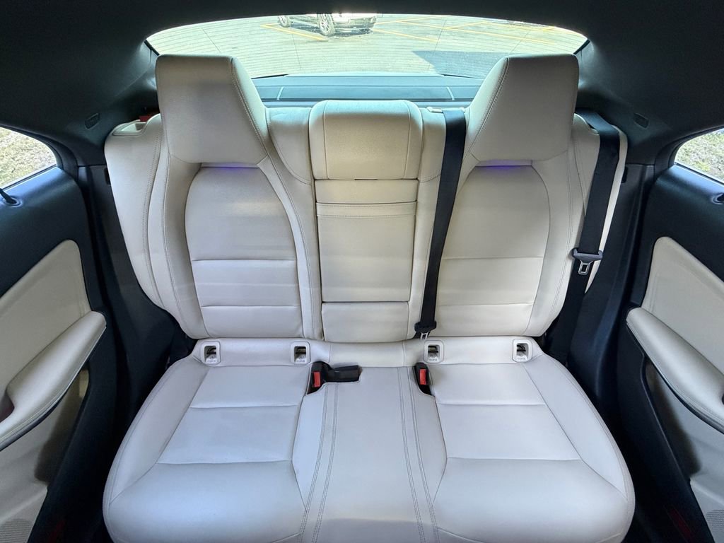 Used 2018 Mercedes-Benz CLA 250 image 37