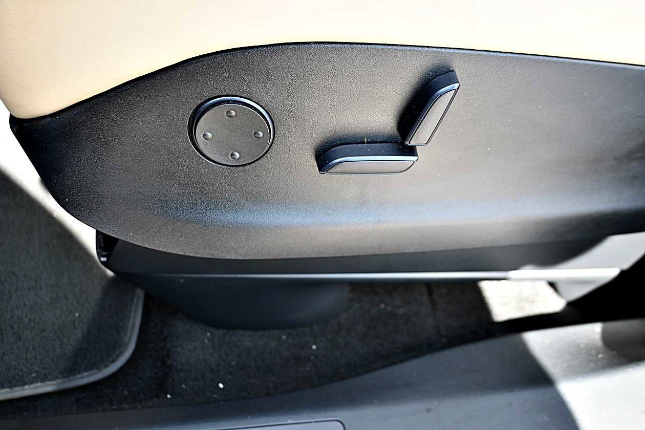 Used 2017 Tesla Model X 75D AWD/4WD image 19