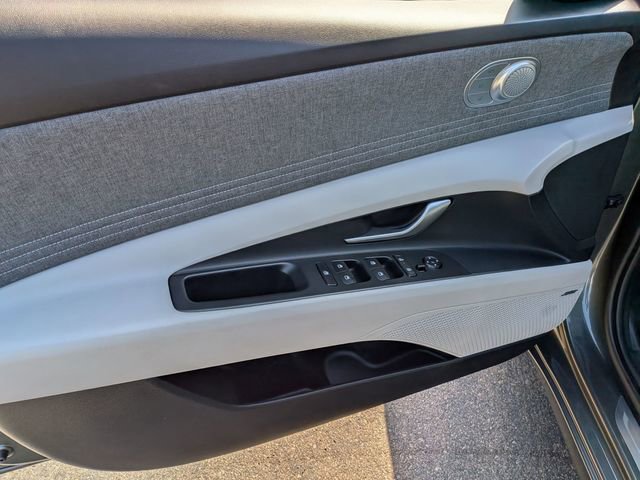 Used 2025 Hyundai Elantra Limited FWD image 8