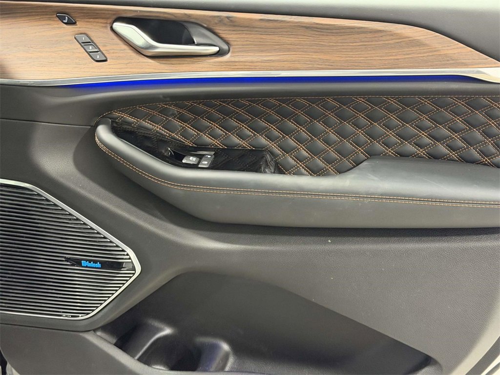 Certified 2024 Jeep Grand Cherokee Summit w/ Luxury Tech Group V image 9