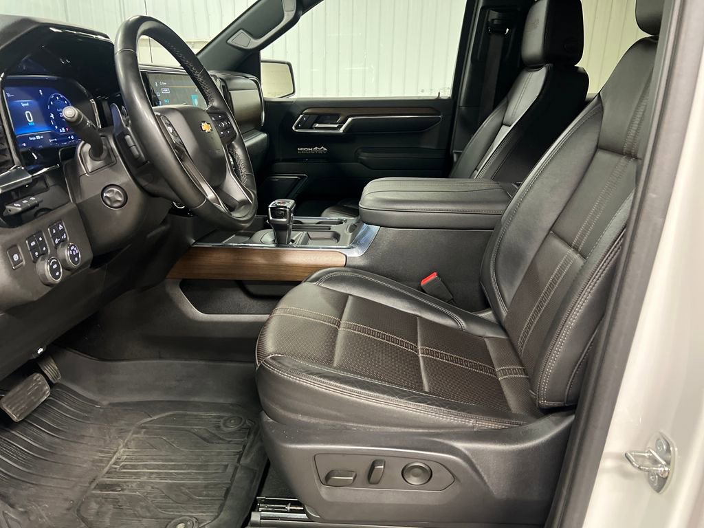 Certified 2023 Chevrolet Silverado 1500 High Country w/ Technology Package image 13