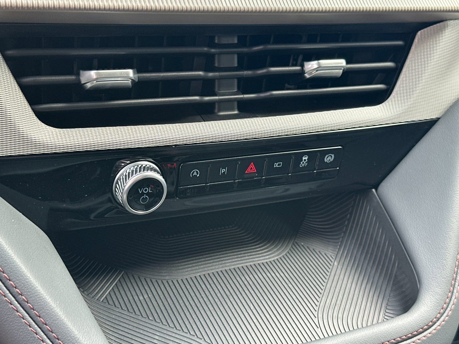 New 2026 Ford Explorer Active w/ Active Comfort Package image 24