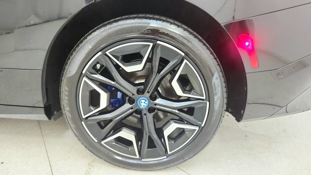 Used 2024 BMW iX xDrive50 w/ Sport Package AWD/4WD image 77