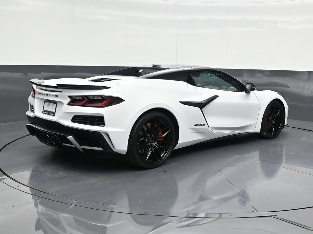 Used 2026 Chevrolet Corvette Z06 w/ Stealth Interior Trim Package image 5