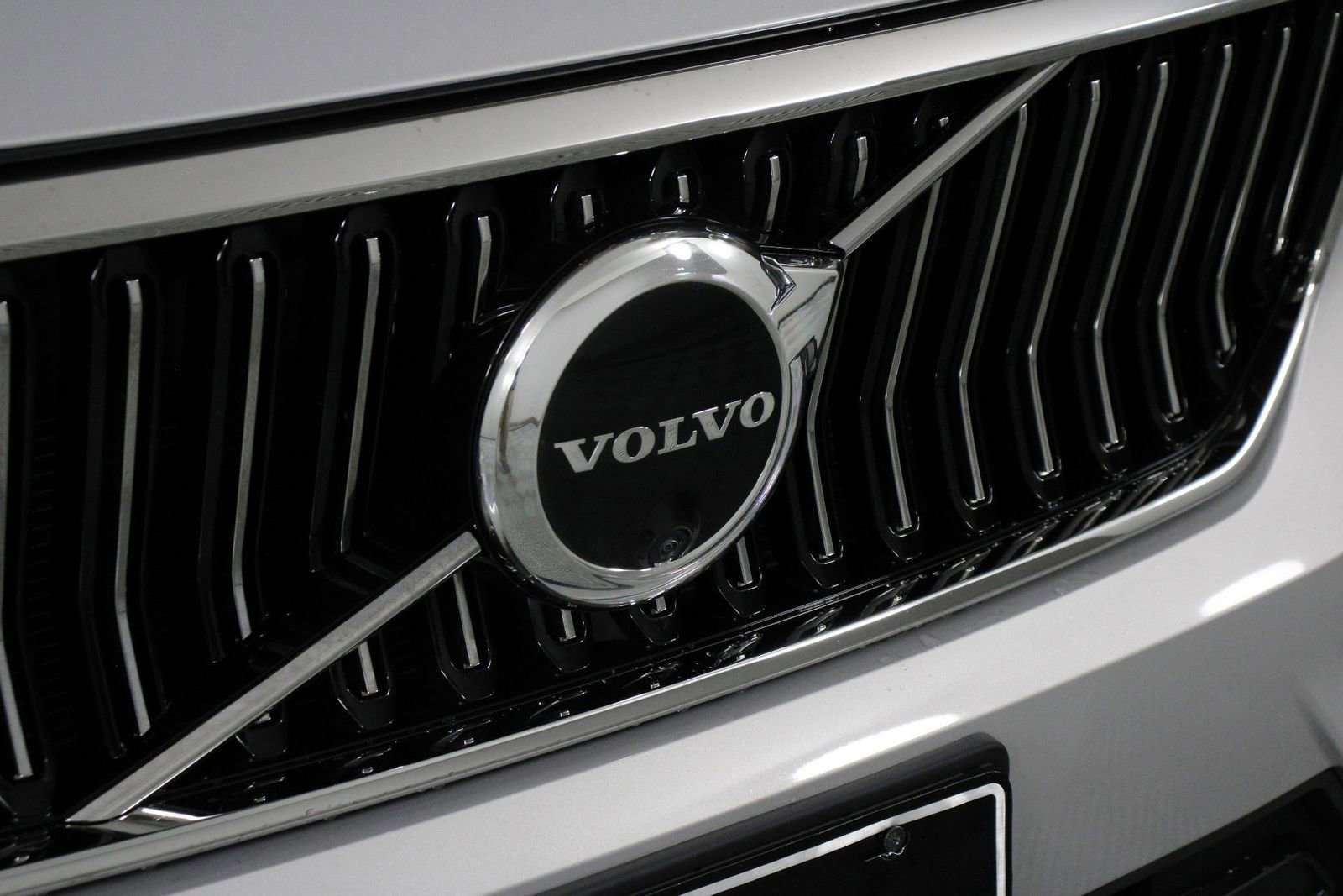 Certified 2023 Volvo XC40 B5 Ultimate w/ Protection Package Premier AWD/4WD image 27