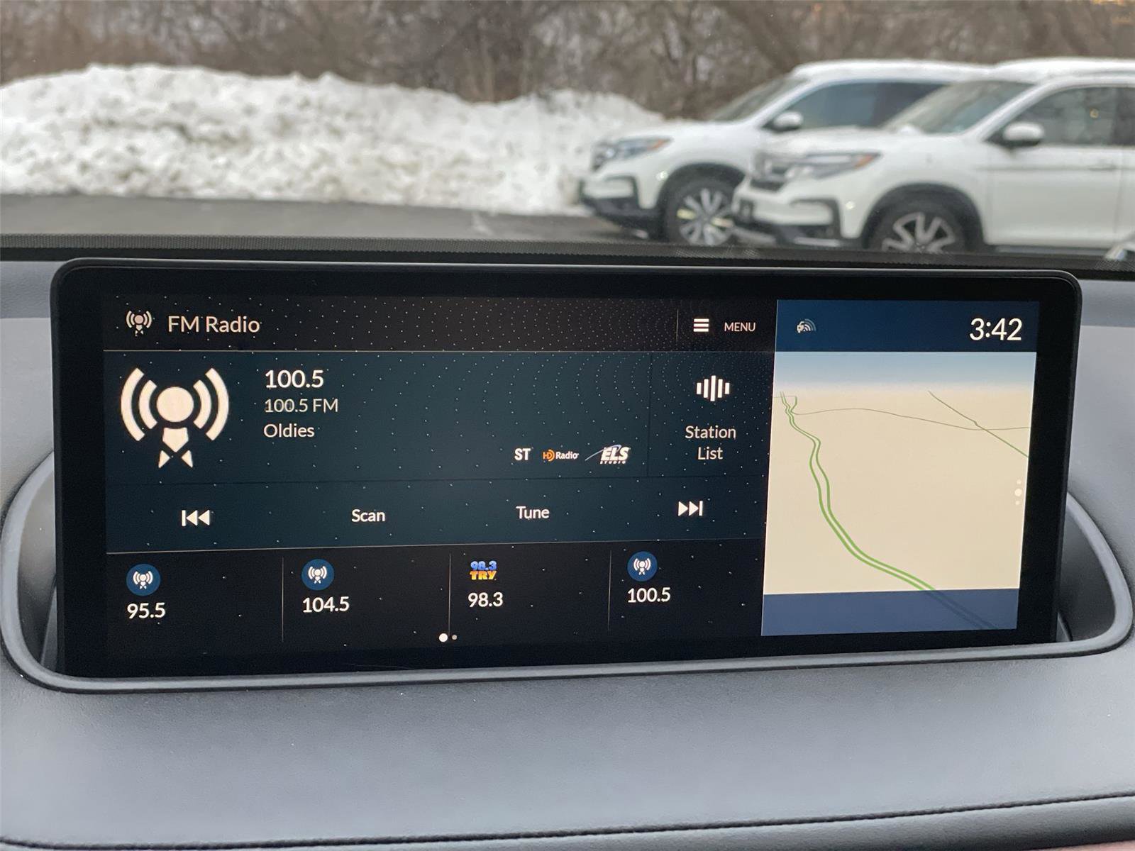 Used 2023 Acura MDX SH-AWD w/ Technology Package image 17