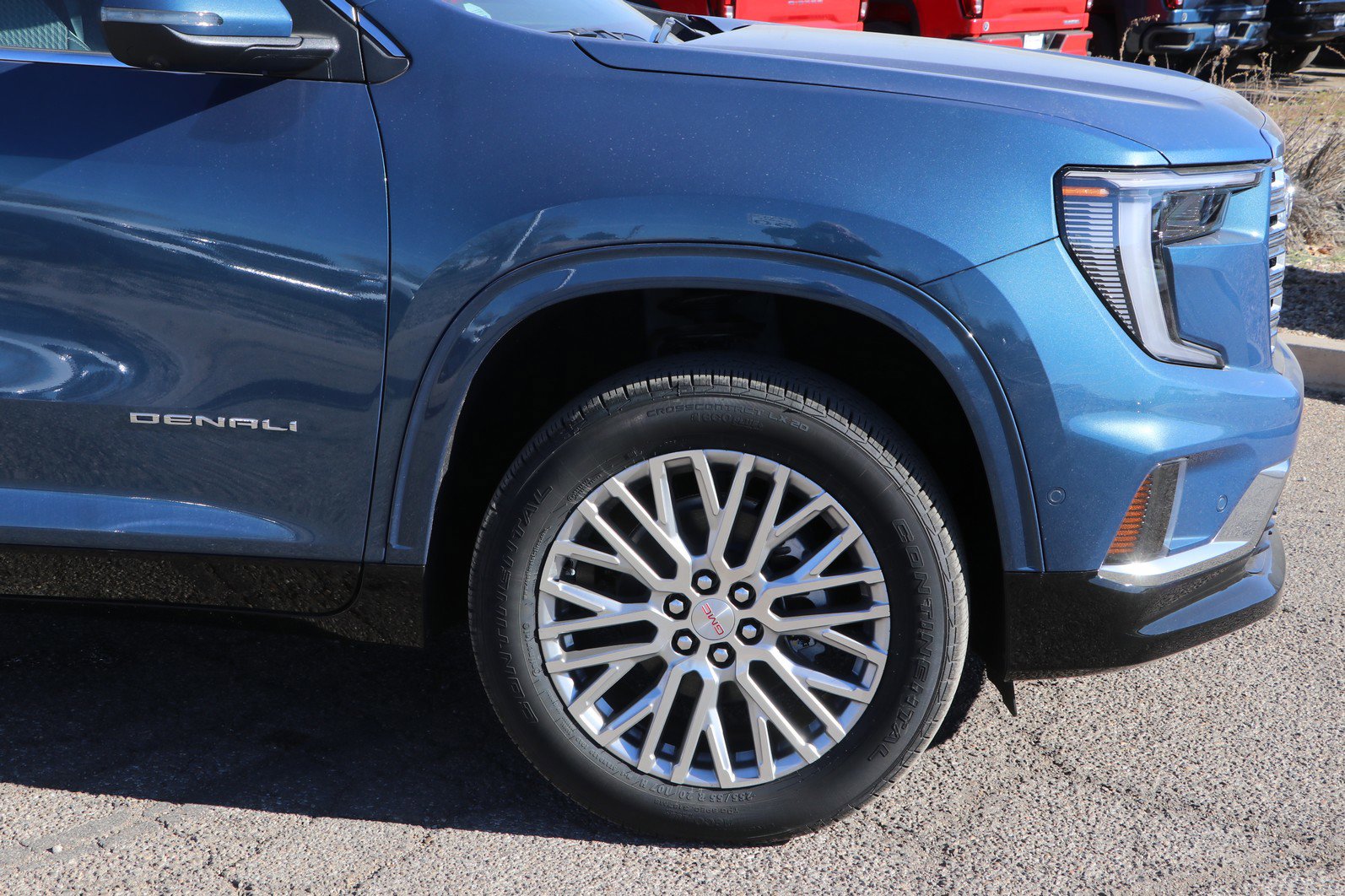 New 2026 GMC Acadia Denali w/ Super Cruise Package image 9