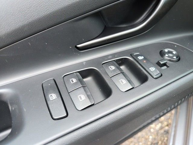 Certified 2025 Hyundai Elantra SEL image 25