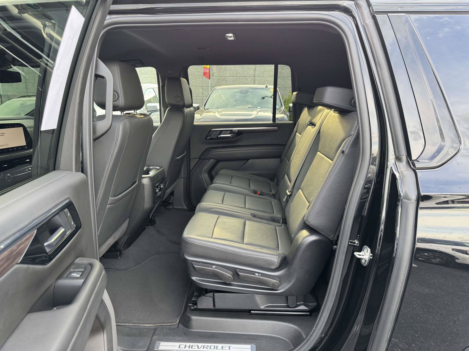 Used 2025 Chevrolet Suburban Z71 AWD/4WD image 22