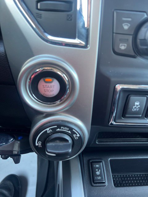 Used 2017 Nissan Titan SV AWD/4WD image 16
