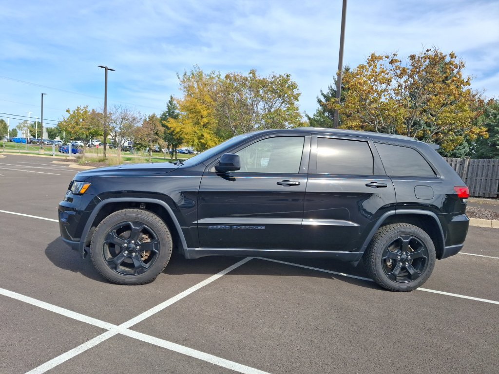 Used 2018 Jeep Grand Cherokee Laredo AWD/4WD image 4