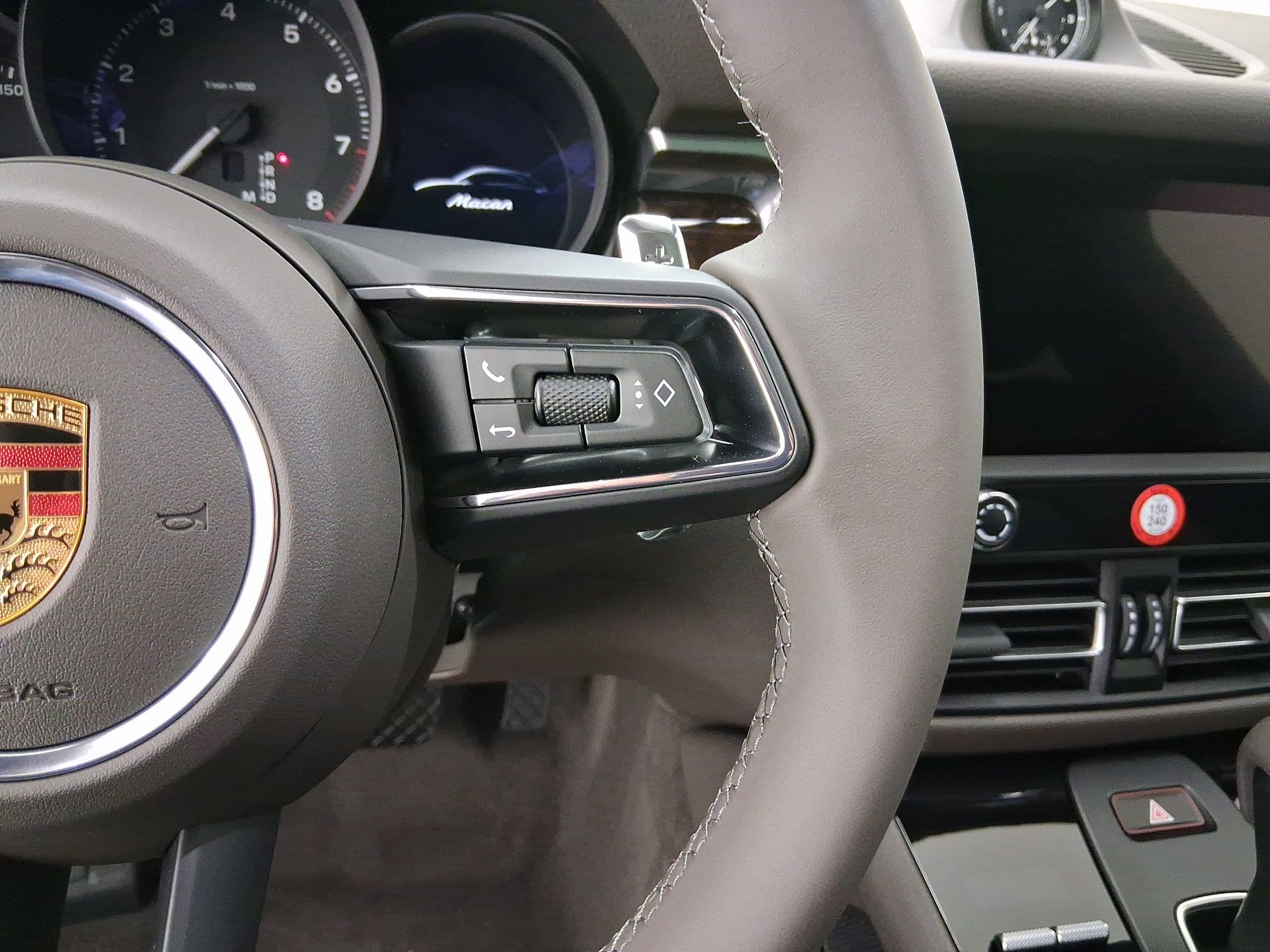 Used 2026 Porsche Macan image 16