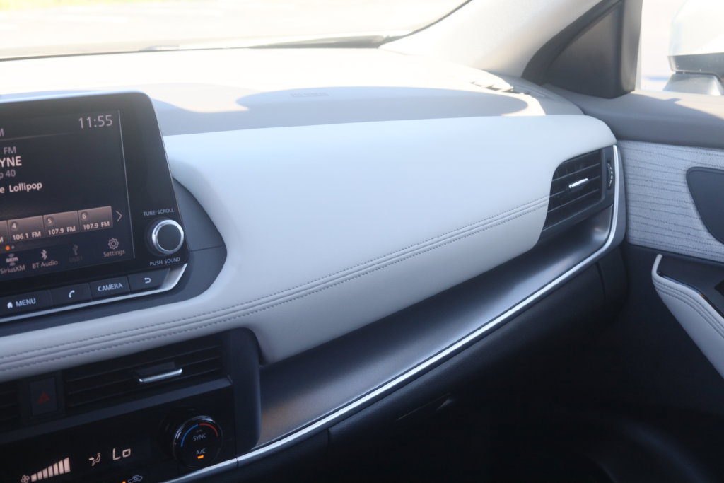 Used 2023 Nissan Rogue SV AWD/4WD image 16