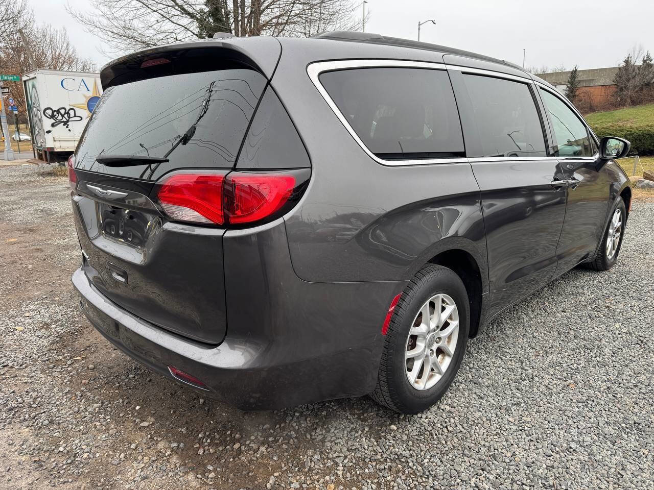 Used 2020 Chrysler Voyager Lxi image 5